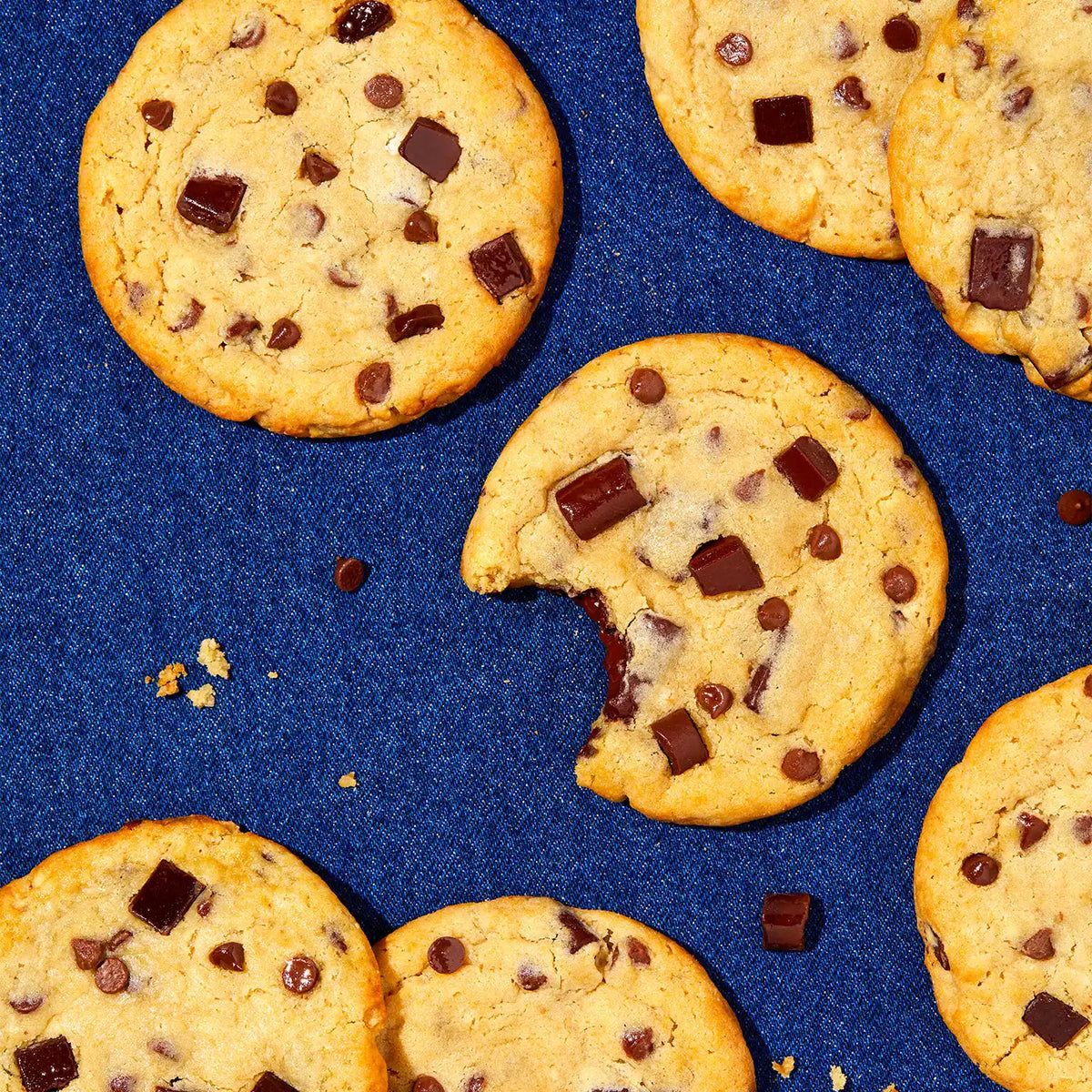 Chocolate Chip 'N Chunk Cookie Tin - 6 Count